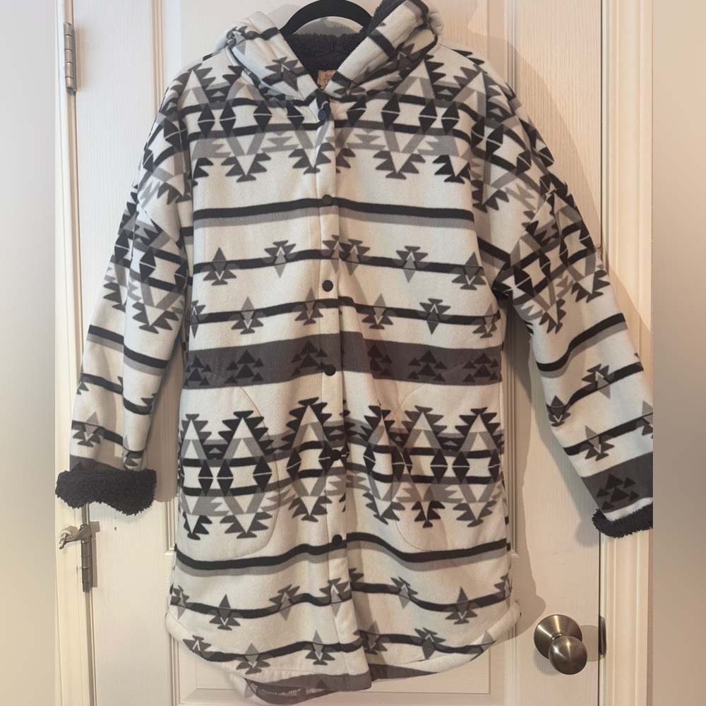 Boston Traders Plush Hooded Sherpa Black & White Aztec Print Coat Size S/M
